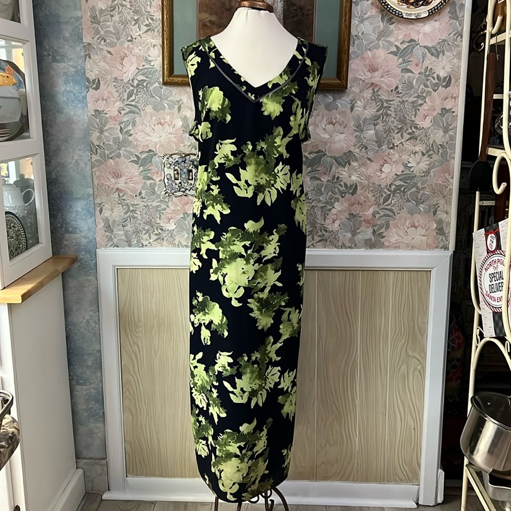 3X Women's Beautiful Sleeveless Dress Adjustable Tie-Back by MAGGIE McNauchton